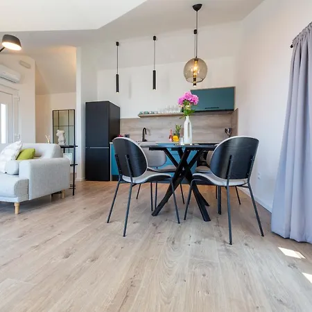 The Jazz Apartment, Old Town Located,free Parking * Макарска