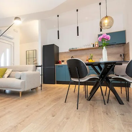 The Jazz Apartment, Old Town Located,free Parking Apartment *