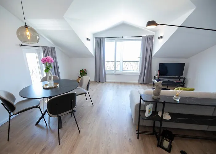 Апартаменты The Jazz Apartment, Old Town Located,free Parking *