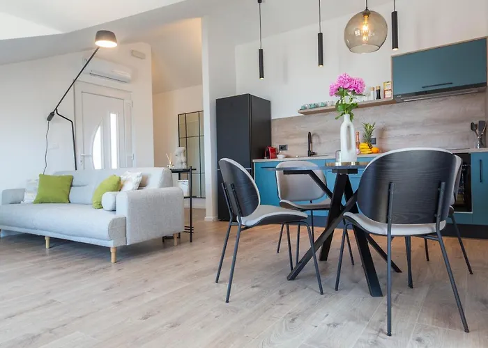 The Jazz Apartment, Old Town Located,free Parking