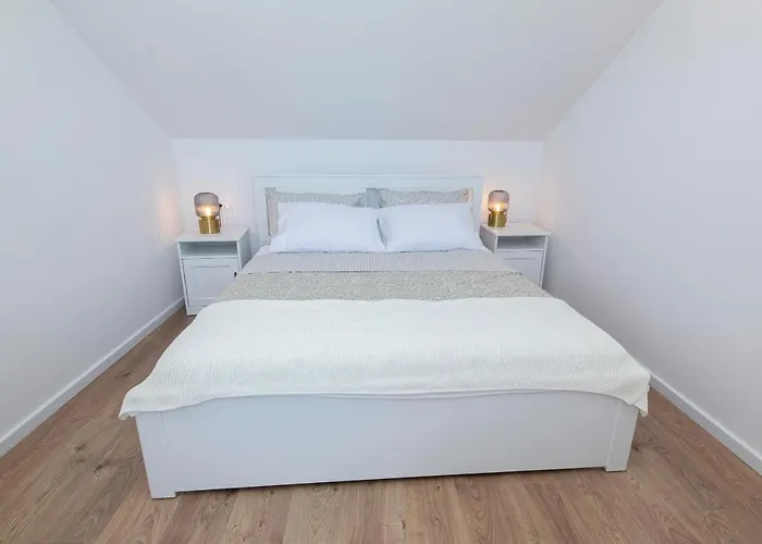 Апартаменти The Jazz Apartment, Old Town Located,free Parking