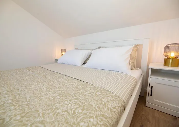 The Jazz Apartment, Old Town Located,free Parking *